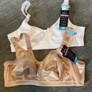 2 brand new Bali bra’s